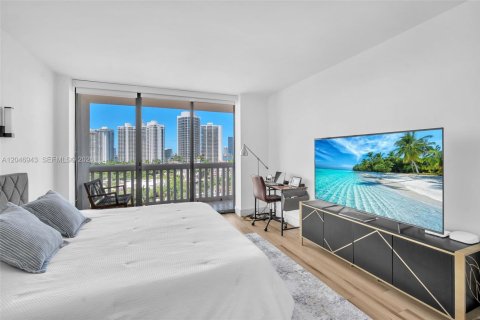Condo in Aventura, Florida, 3 bedrooms № 2261360 - photo 16