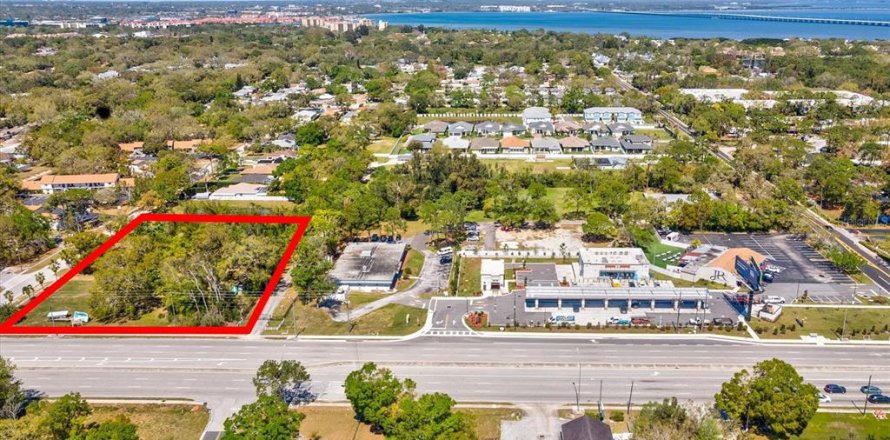 Commercial property in Clearwater, Florida 179.86 sq.m. № 2427343