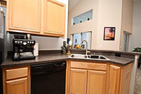 Villa ou maison à louer à Kissimmee, Floride: 3 chambres, 161.65 m2 № 2273117 - photo 8