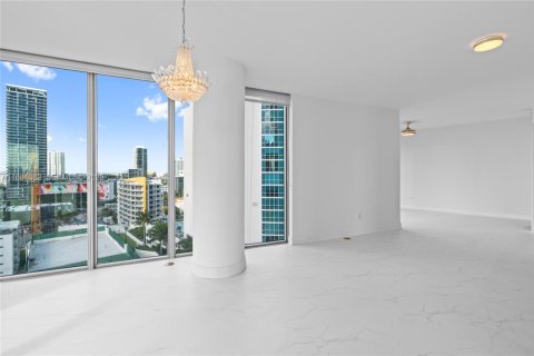 Condominio en venta en Miami, Florida, 2 dormitorios, 87.7 m2 № 2035396 - foto 18