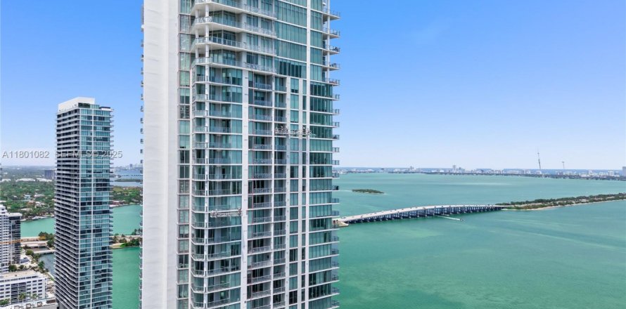 Condominio en Miami, Florida, 2 dormitorios  № 2035396
