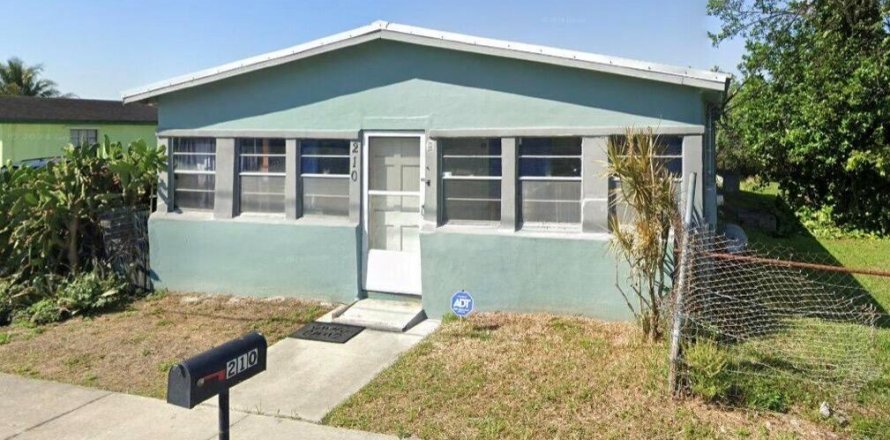 Villa ou maison à South Bay, Floride 9 chambres, 155.61 m2 № 2077526