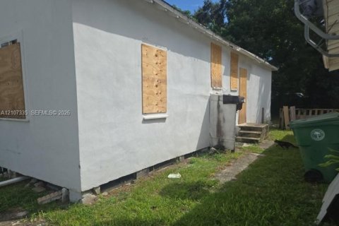 House in Miami, Florida 3 bedrooms, 194.91 sq.m. № 2417854 - photo 8