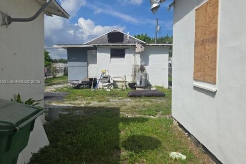 House in Miami, Florida 3 bedrooms, 194.91 sq.m. № 2417854 - photo 9