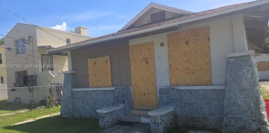 House in Miami, Florida 3 bedrooms, 194.91 sq.m. № 2417854