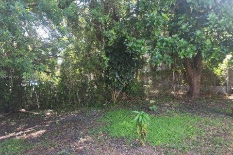 House in Miami, Florida 3 bedrooms, 194.91 sq.m. № 2417854 - photo 10