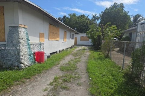 House in Miami, Florida 3 bedrooms, 194.91 sq.m. № 2417854 - photo 4