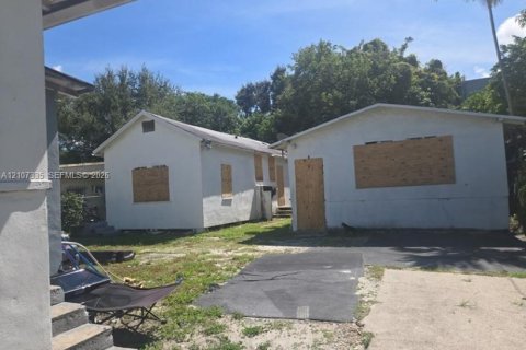 House in Miami, Florida 3 bedrooms, 194.91 sq.m. № 2417854 - photo 5