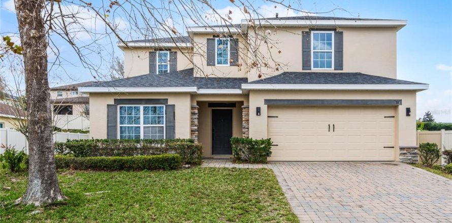 House in Clermont, Florida 5 bedrooms, 240.8 sq.m. № 1733606