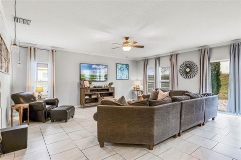 House in Clermont, Florida 5 bedrooms, 240.8 sq.m. № 1733606 - photo 4