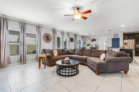 House in Clermont, Florida 5 bedrooms, 240.8 sq.m. № 1733606 - photo 2