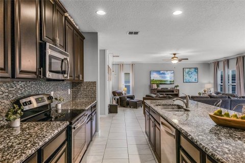 House in Clermont, Florida 5 bedrooms, 240.8 sq.m. № 1733606 - photo 5