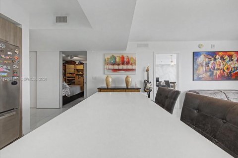 Купить кондоминиум в Дорал, Флорида 3 спальни, 97.73м2, № 2078226 - фото 16