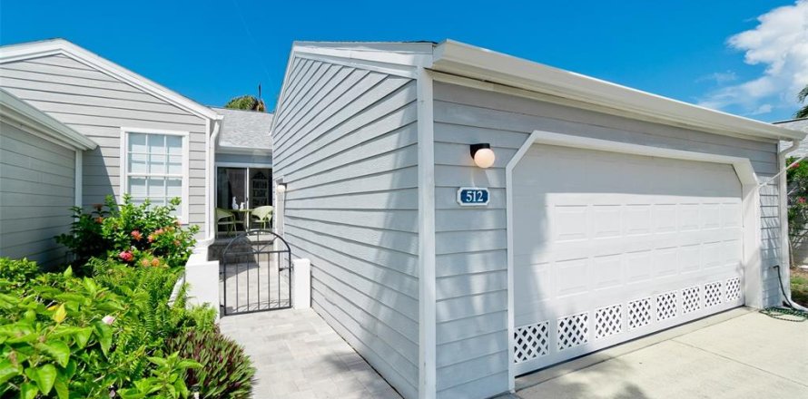 House in Bradenton, Florida 2 bedrooms, 127.09 sq.m. № 1919428
