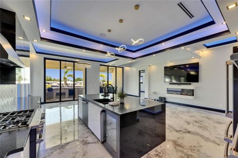 Купить виллу или дом в Аполло-Бич, Флорида 11 комнат, 355.26м2, № 1754442 - фото 13
