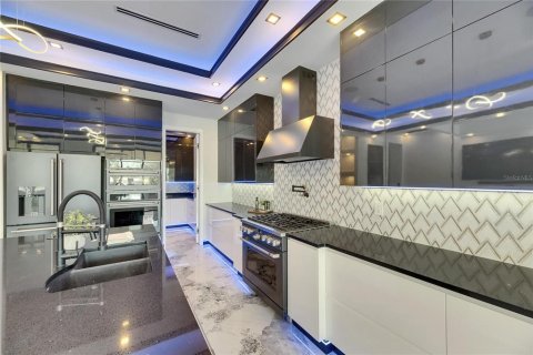 Купить виллу или дом в Аполло-Бич, Флорида 11 комнат, 355.26м2, № 1754442 - фото 16