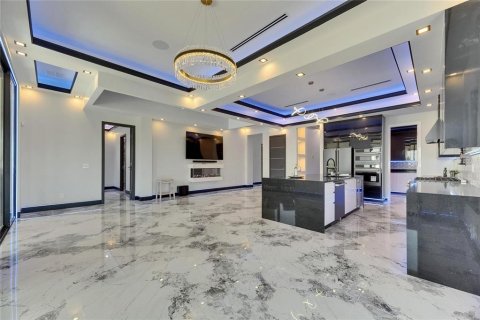 Купить виллу или дом в Аполло-Бич, Флорида 11 комнат, 355.26м2, № 1754442 - фото 7