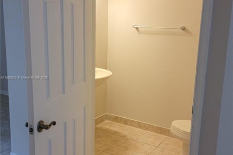 Touwnhouse à louer à Tamarac, Floride: 3 chambres, 131.74 m2 № 1946926 - photo 11
