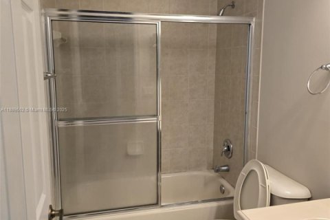 Touwnhouse à louer à Tamarac, Floride: 3 chambres, 131.74 m2 № 1946926 - photo 23