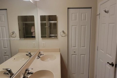 Touwnhouse à louer à Tamarac, Floride: 3 chambres, 131.74 m2 № 1946926 - photo 17