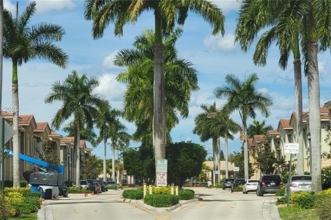 Touwnhouse à louer à Tamarac, Floride: 3 chambres, 131.74 m2 № 1946926 - photo 1