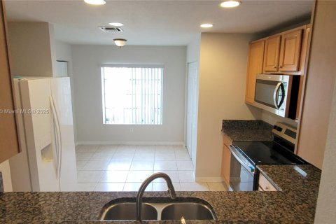 Touwnhouse à louer à Tamarac, Floride: 3 chambres, 131.74 m2 № 1946926 - photo 10