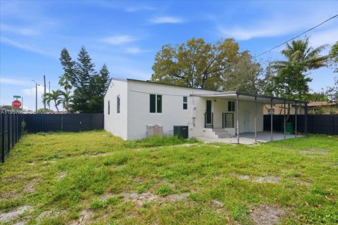 House in Opa-locka, Florida 3 bedrooms, 91.79 sq.m. № 2011293 - photo 15