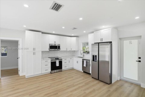 House in Opa-locka, Florida 3 bedrooms, 91.79 sq.m. № 2011293 - photo 18