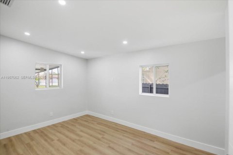 House in Opa-locka, Florida 3 bedrooms, 91.79 sq.m. № 2011293 - photo 14