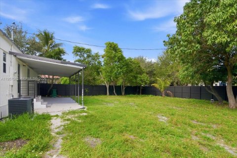 House in Opa-locka, Florida 3 bedrooms, 91.79 sq.m. № 2011293 - photo 16