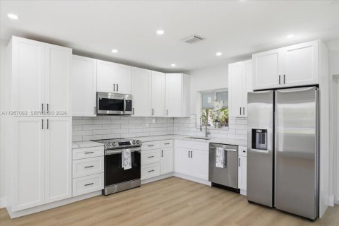 House in Opa-locka, Florida 3 bedrooms, 91.79 sq.m. № 2011293 - photo 4