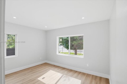House in Opa-locka, Florida 3 bedrooms, 91.79 sq.m. № 2011293 - photo 8