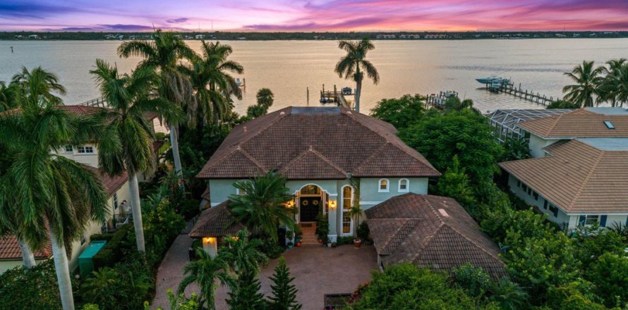Casa en Stuart, Florida 5 dormitorios, 465.72 m2 № 2382734