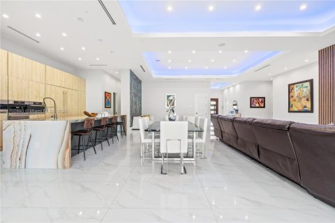 Villa ou maison à vendre à Miami, Floride: 4 chambres, 345.04 m2 № 1702799 - photo 10