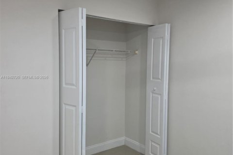 Villa ou maison à louer à Sunrise, Floride: 3 chambres, 114.27 m2 № 1999214 - photo 12