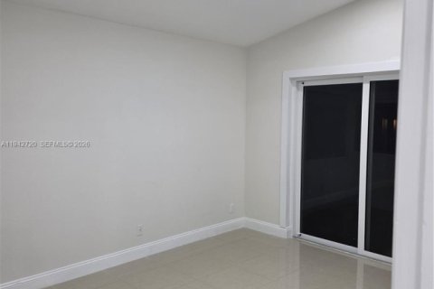 Villa ou maison à louer à Sunrise, Floride: 3 chambres, 114.27 m2 № 1999214 - photo 16