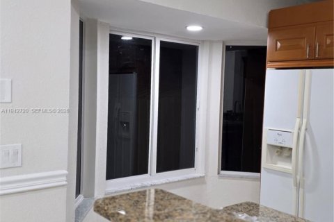 Villa ou maison à louer à Sunrise, Floride: 3 chambres, 114.27 m2 № 1999214 - photo 6