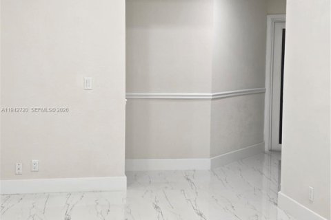 Villa ou maison à louer à Sunrise, Floride: 3 chambres, 114.27 m2 № 1999214 - photo 3