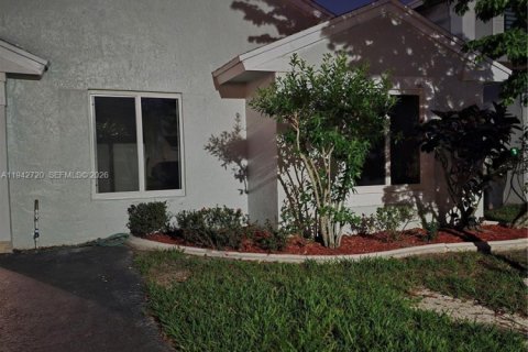 Villa ou maison à louer à Sunrise, Floride: 3 chambres, 114.27 m2 № 1999214 - photo 30