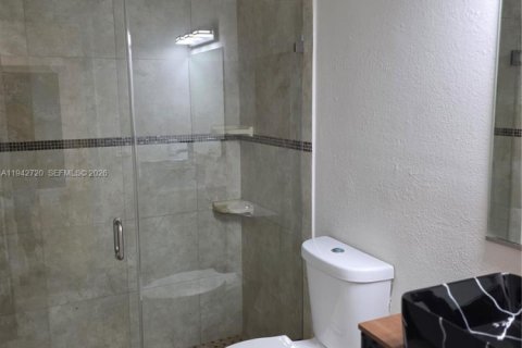 Villa ou maison à louer à Sunrise, Floride: 3 chambres, 114.27 m2 № 1999214 - photo 18