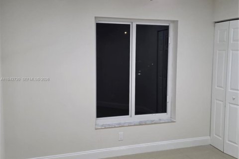 Villa ou maison à louer à Sunrise, Floride: 3 chambres, 114.27 m2 № 1999214 - photo 9