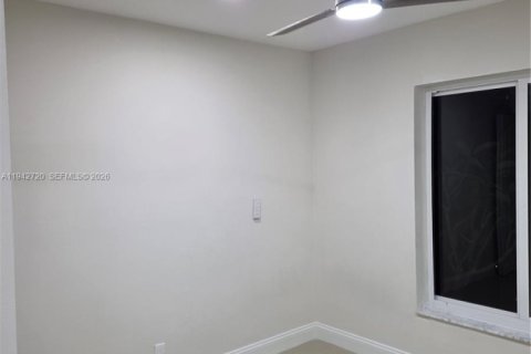 Villa ou maison à louer à Sunrise, Floride: 3 chambres, 114.27 m2 № 1999214 - photo 10