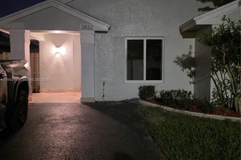 Villa ou maison à louer à Sunrise, Floride: 3 chambres, 114.27 m2 № 1999214 - photo 29