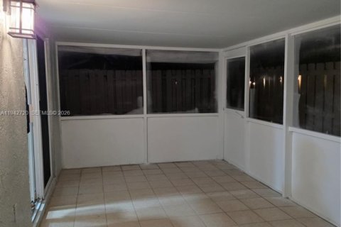 Villa ou maison à louer à Sunrise, Floride: 3 chambres, 114.27 m2 № 1999214 - photo 23