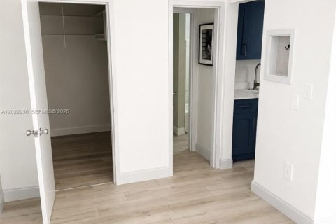 Villa ou maison à louer à Miami Beach, Floride: 45.99 m2 № 2257002 - photo 4