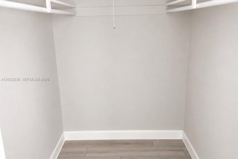 Villa ou maison à louer à Miami Beach, Floride: 45.99 m2 № 2257002 - photo 3