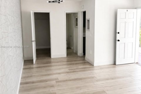 Villa ou maison à louer à Miami Beach, Floride: 45.99 m2 № 2257002 - photo 15