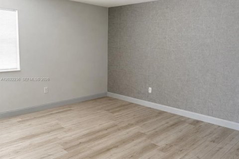 Villa ou maison à louer à Miami Beach, Floride: 45.99 m2 № 2257002 - photo 5