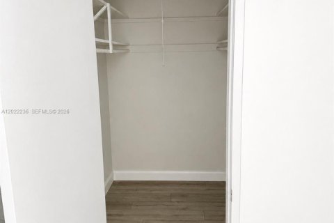 Villa ou maison à louer à Miami Beach, Floride: 45.99 m2 № 2257002 - photo 8