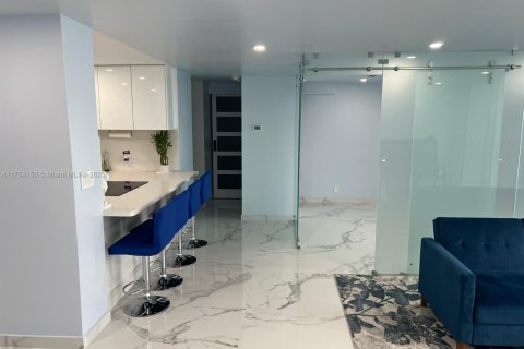 Купить кондоминиум в Санни-Айлс-Бич, Флорида 2 спальни, 126.07м2, № 1957575 - фото 6